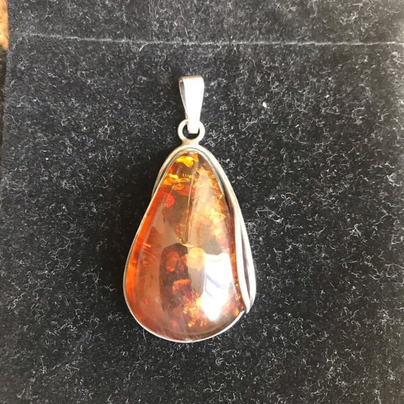 Sterling silver 9.25 Real Amber stone pendant 1.4 inches in length - Picture 3 of 4